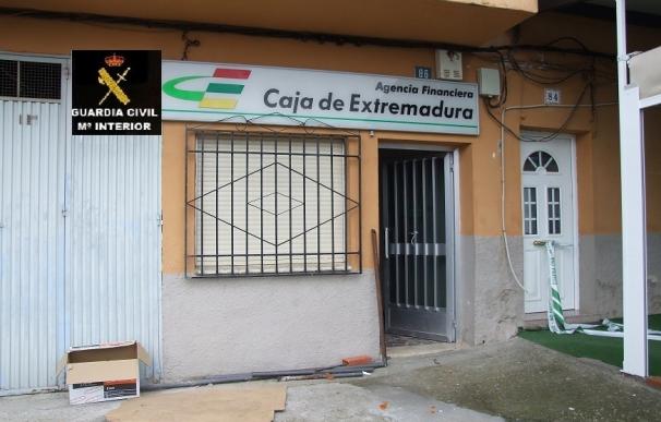 Dos detenidos por sendos robos en oficinas financieras de Cabezabellosa y Guijo de Coria (Cáceres)
