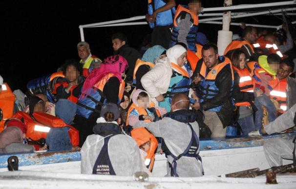 La Marina italiana rescata a 500 inmigrantes, entre ellos 133 menores