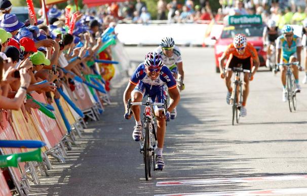 "Purito" Rodríguez se hace con la etapa, Nibali con el liderato y Antón abandona por una caída