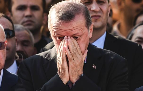 Erdogan aprovecha el golpe de Estado para neutralizar la oposición en las instituciones del Estado