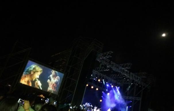 Manuel Carrasco "le baila el viento" a Huelva con un concierto muy especial ante miles de personas