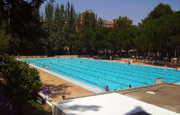 Madrid ya tiene piscina nudista y avisará con carteles para evitar 'sorpresas'