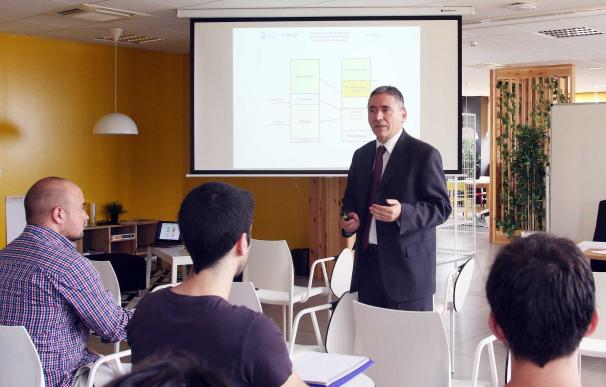 Unicaja participa en un curso de creación de empresas dirigido a estudiantes universitarios