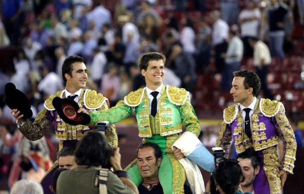 "Rafaelillo", "Juli" y "Fandi", a hombros en la tercera corrida de la Feria de Murcia