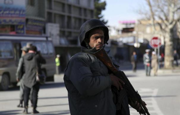 Al menos 5 muertos y 36 heridos al explotar un coche bomba en Afganistán
