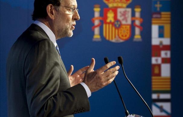 Rajoy sale de la cumbre moderadamente satisfecho y sin planes de pedir ayuda