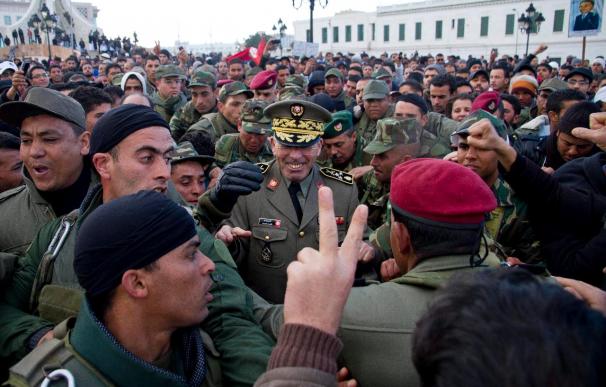 Finaliza la acampada de los opositores en la Plaza del Gobierno de Túnez