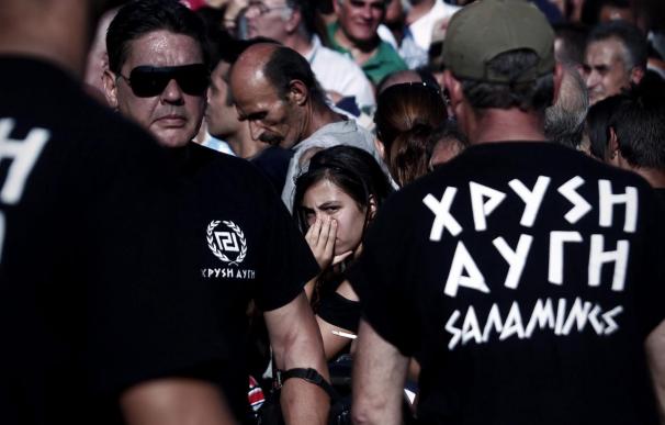 Neonazis desafían al Gobierno y organizan reparto de comida sólo para griegos