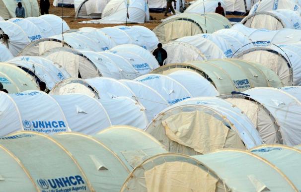Francia pide a Italia que "retenga" en su territorio a inmigrantes tunecinos