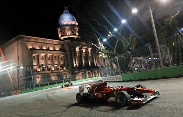 Alonso gana en Singapur y se coloca segundo en el Mundial