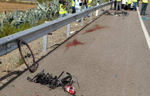 Dos ciclistas muertos y cuatro heridos al ser arrollados por un coche
