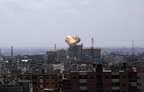 srael reanuda los bombardeos y las milicias no cesan de lanzar cohetes