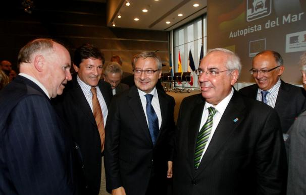 El ministro de Fomento inaugura la primera autopista del mar entre España y Francia