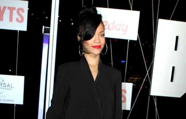 Rihanna se deja ver con un nuevo acompañante