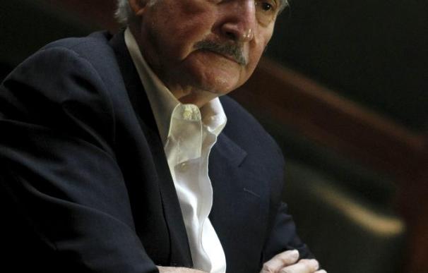 Carlos Fuentes está en París "en perfecto estado de salud"