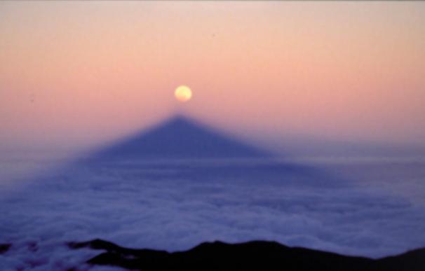 La sombra del Teide se alineará hoy miércoles con la Luna llena