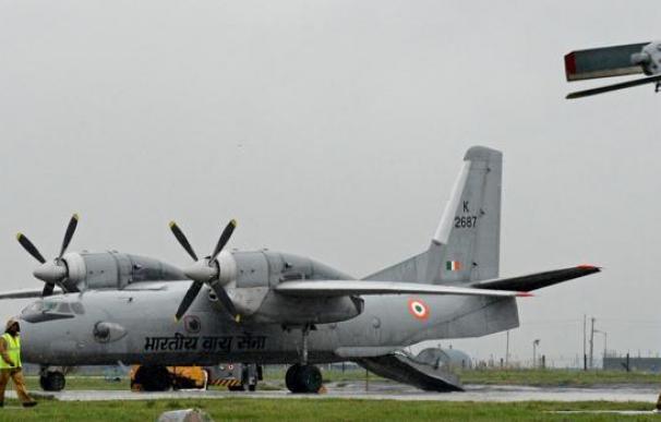 Un avión militar de India desaparece con 29 personas a bordo