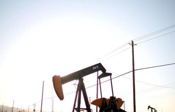 El petróleo se consolida en torno a los 75 dólares por barril