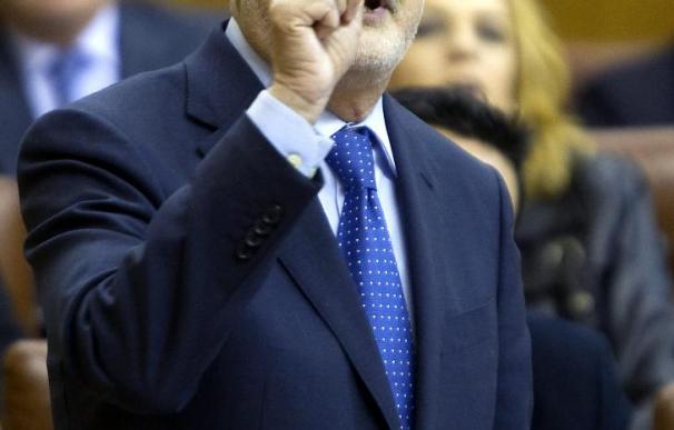 La Junta andaluza actuará legalmente contra los que "calumnien" a Griñán