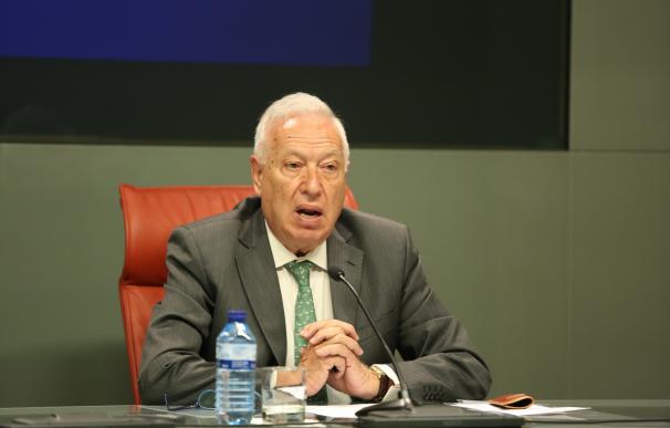 Margallo recuerda a Rivera que la Constitución prohíbe que el Rey "borboneé"