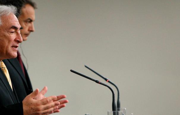 Zapatero analiza con Strauss-Kahn las "incertidumbres" de la economía mundial