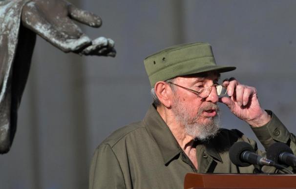 Fidel Castro dice que parece que Sarkozy se está volviendo loco