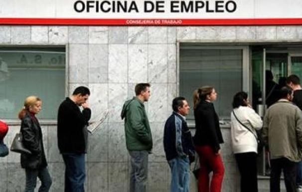 La cifra de parados en Andalucía baja en 7.571 personas en abril hasta 1.049.573 desempleados