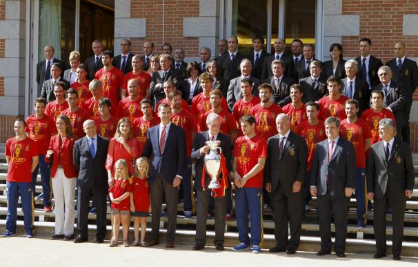 Celebración Eurocopa 2012: Las fotos de la recepción del Rey, los Príncipes y la Infanta Elena a España