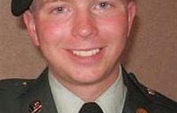 El soldado Manning es obligado a "dormir desnudo", denuncia su abogado
