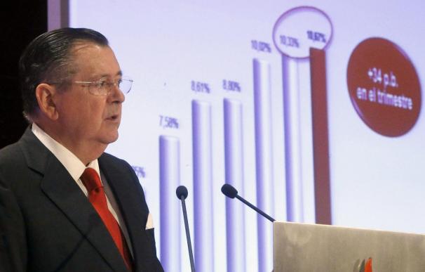 El consejero delegado del Banco Santander, Alfredo Sáenz, durante la presentación hoy de los resultados de la entidad del primer trimestre de 2013.