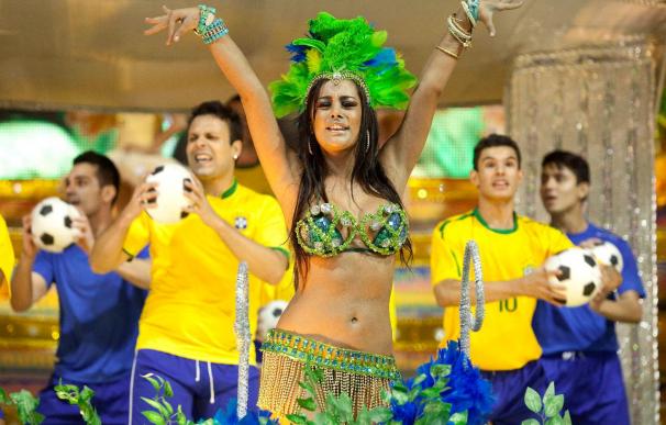 La "novia del Mundial" se estrena a ritmo de samba en el carnaval de Sao Paulo