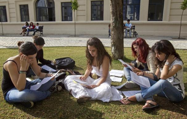 Las mujeres son el 68 por ciento de los 868.000 analfabetos que viven en España