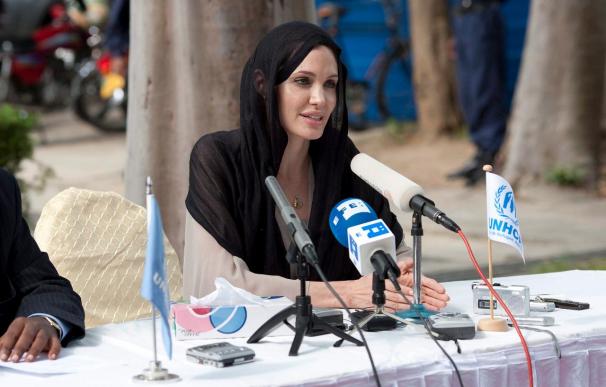 Angelina Jolie pide en Pakistán que mejore la manera de entregar la ayuda
