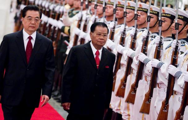 El máximo líder birmano se reúne con el presidente chino