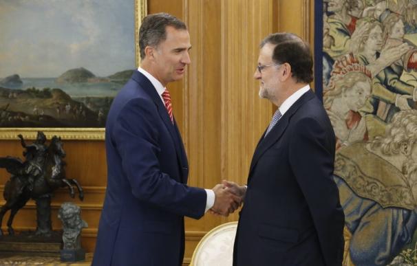 Rajoy acepta el encargo del Rey de intentar conseguir los apoyos pero no anticipa si irá a la investidura