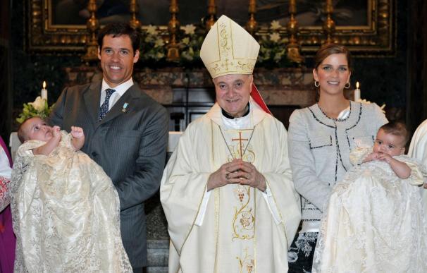 Los mellizos de Luis Alfonso de Borbón y Margarita Vargas, bautizados en el Vaticano
