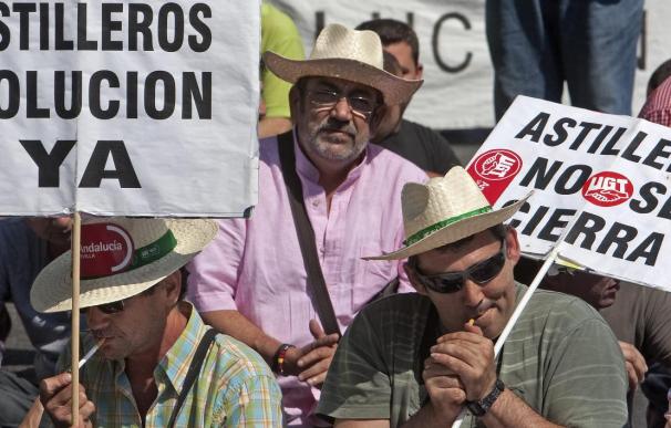 Trabajadores de Astilleros de Huelva reclaman en la calle una solución "urgente"