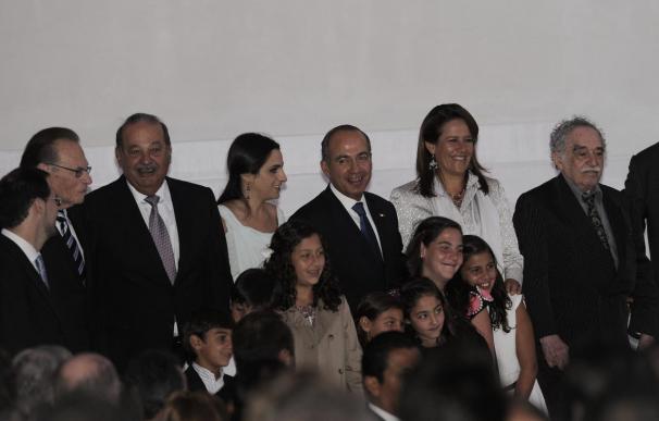 Calderon, García Márquez y Larry King asisten con el magnate Carlos Slim a la apertura de su museo