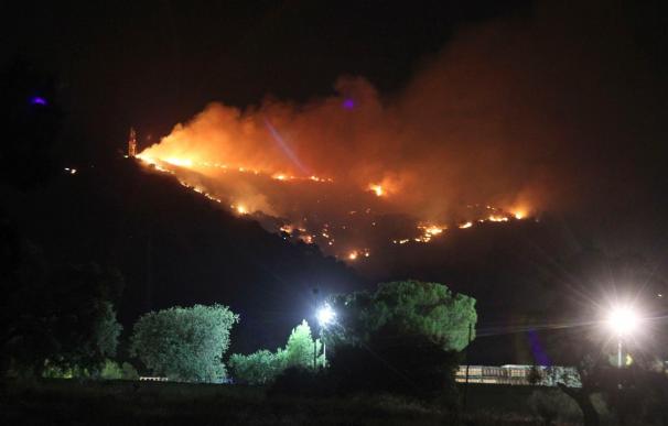 Controlado el incendio declarado en Córdoba que obligó a desalojar 14 casas