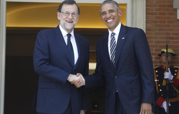 Rajoy regala a Obama un jamón y el presidente de EEUU le agasaja con un caja de cristal con el escudo americano