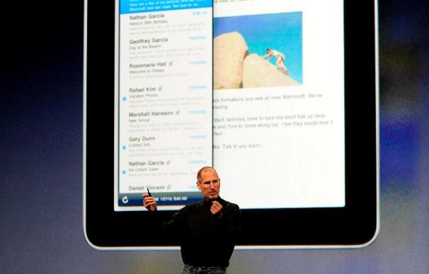 Steve Jobs aparece por sorpresa para presentar el iPad 2 en San Francisco