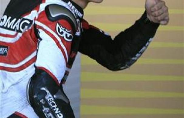 El japonés Tomizawa muere tras chocar en Moto2 en GP San Marino