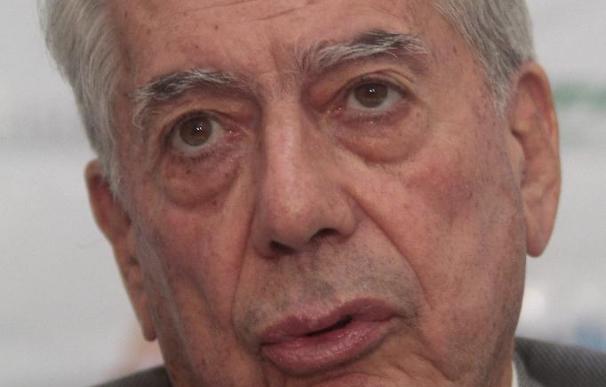 El Gobierno argentino se desmarca de las críticas a V.Llosa como invitado a la feria del libro