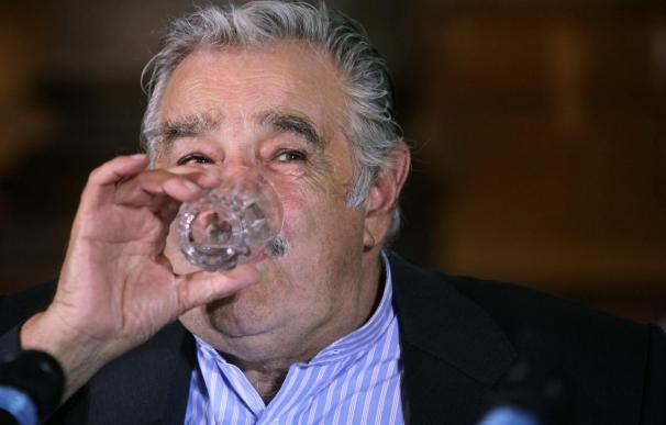 Mujica cumple un año en el poder con izquierda de su coalición a la contra