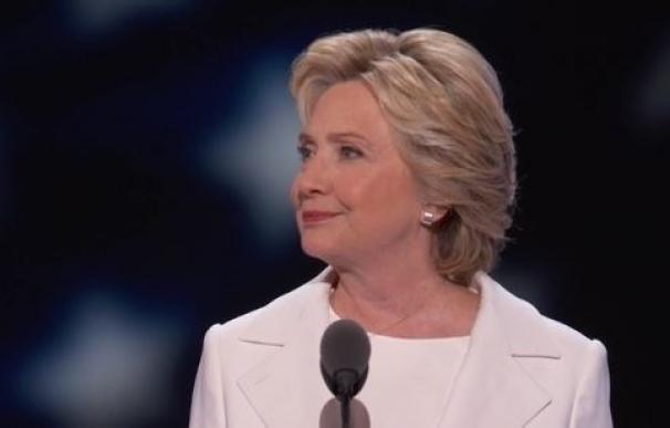 Clinton acepta la nominación demócrata a la Casa Blanca y promete ser la "presidenta de todos"