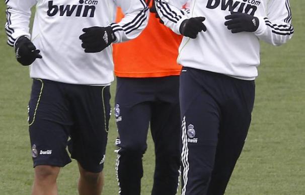 Mourinho probó con dos puntas, Benzema y Adebayor, para recibir al Málaga