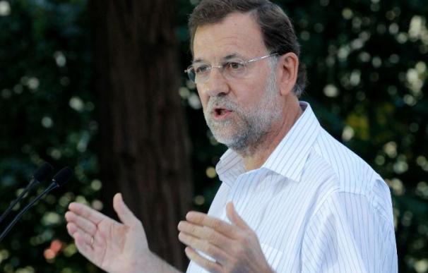 Rajoy defiende su estilo moderado porque "no juega a dividir, sino a unir"
