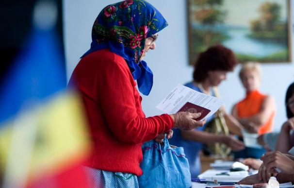 La baja participación deja en entredicho la validez del referéndum constitucional en Moldavia