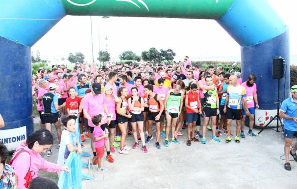 Unos 500 corredores participan en la IV edición de la 'Carrera Popular Contra el Cáncer' en El Ejido
