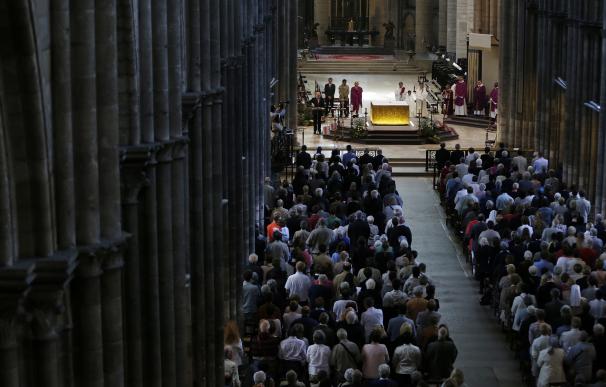 Católicos y musulmanes rezan juntos en homenaje al cura degollado en Francia